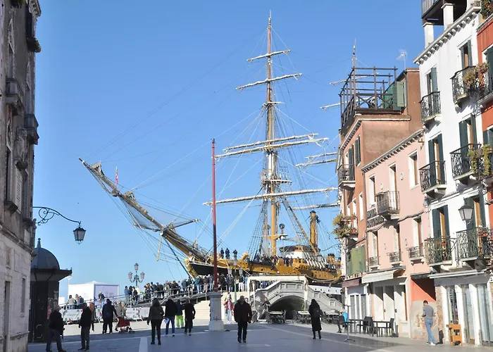 شقة Corte Formenta - Canal View 5 Minutes From Biennale البندقية